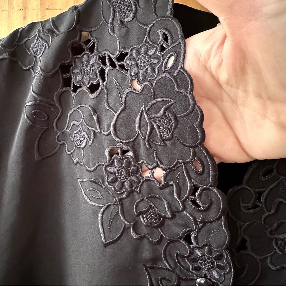 Vintage 90's Nonpareil Black Button Up Blouse Embroidered Neckline w/Cutouts - M - Picture 5 of 13
